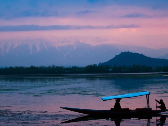 Kashmir Travel Guide 2026: Best Places to Visit, Itinerary, Hotels & Travel Tips