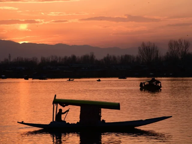 7 Days Kashmir Honeymoon Package: Romantic Itinerary for Couples